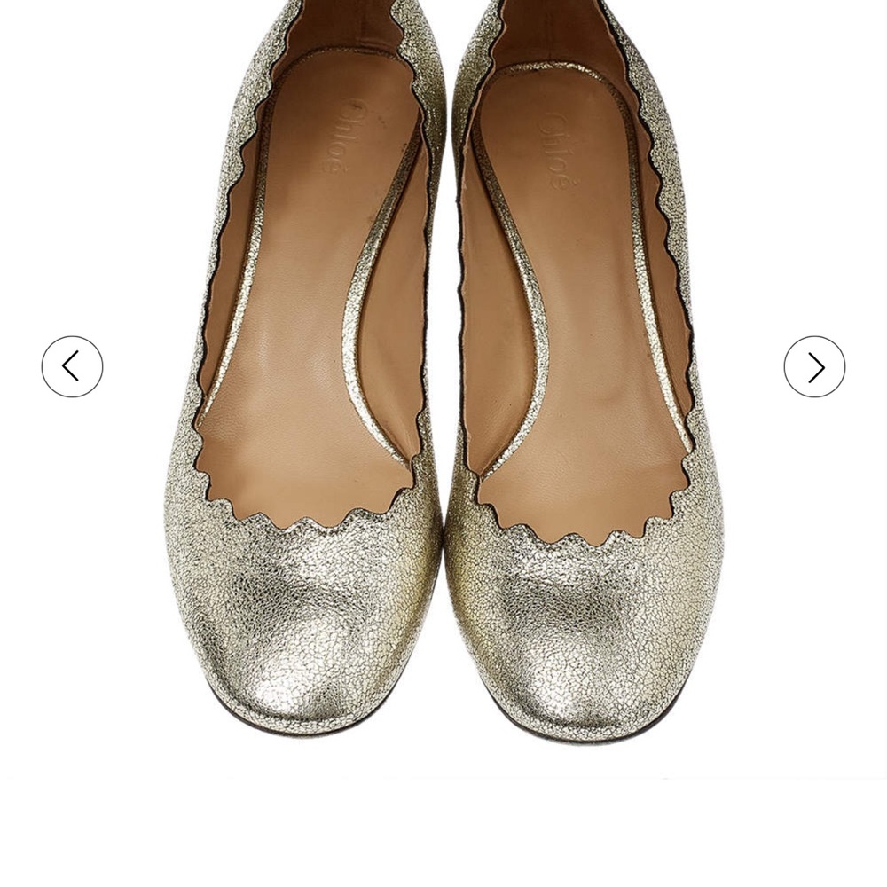CHLOE Lauren pumps. Metallic white gold. Signature scalloping with 2” pump.Sz39